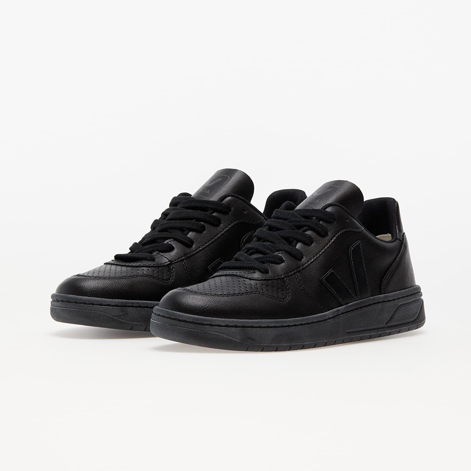 Men s shoes Veja V 10 CWL Black Black Sole Footshop