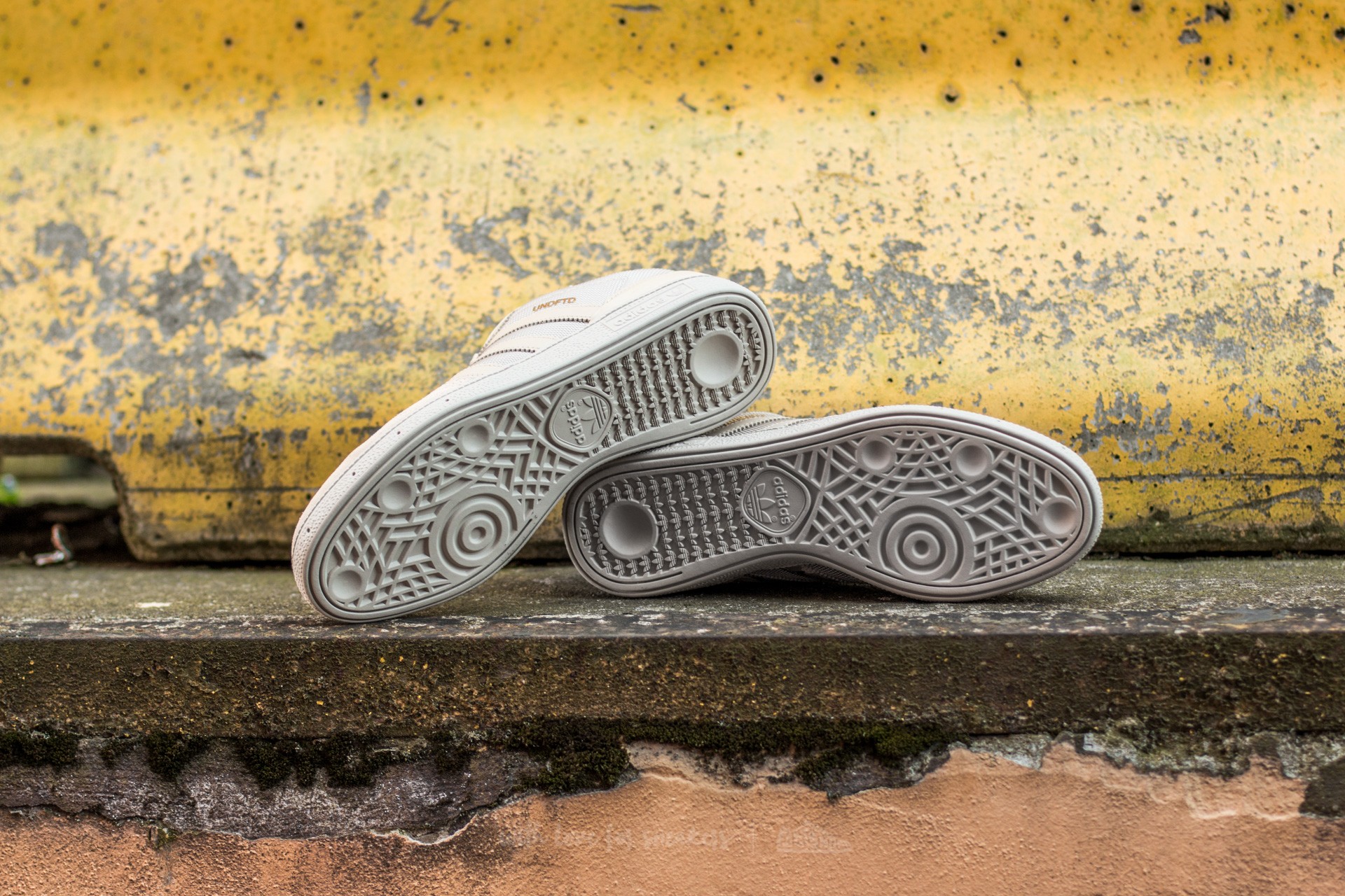 Zapatillas Hombre adidas x Undefeated Busenitz Dune/ Dune/ Gold Metalic