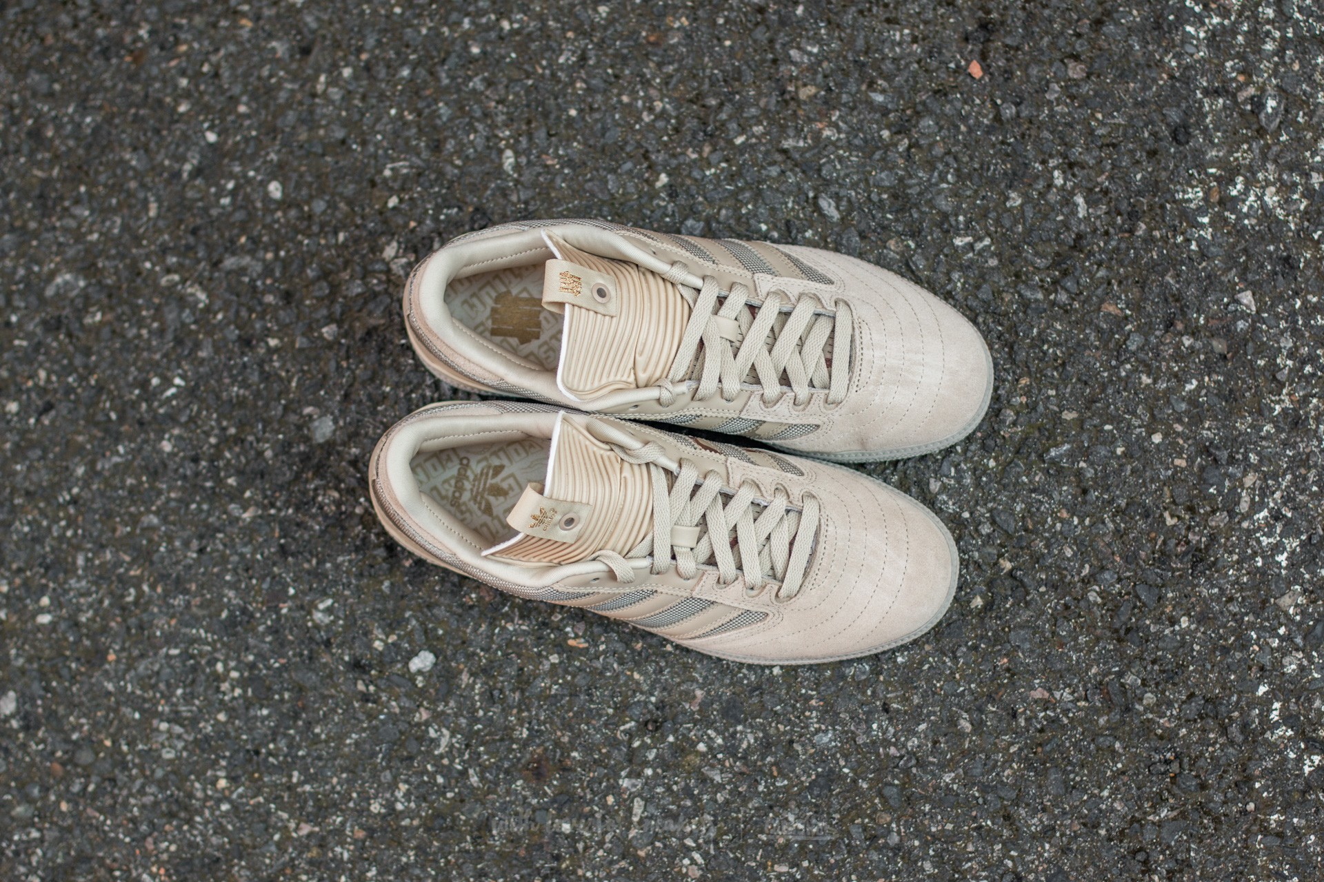 Zapatillas Hombre adidas x Undefeated Busenitz Dune/ Dune/ Gold Metalic