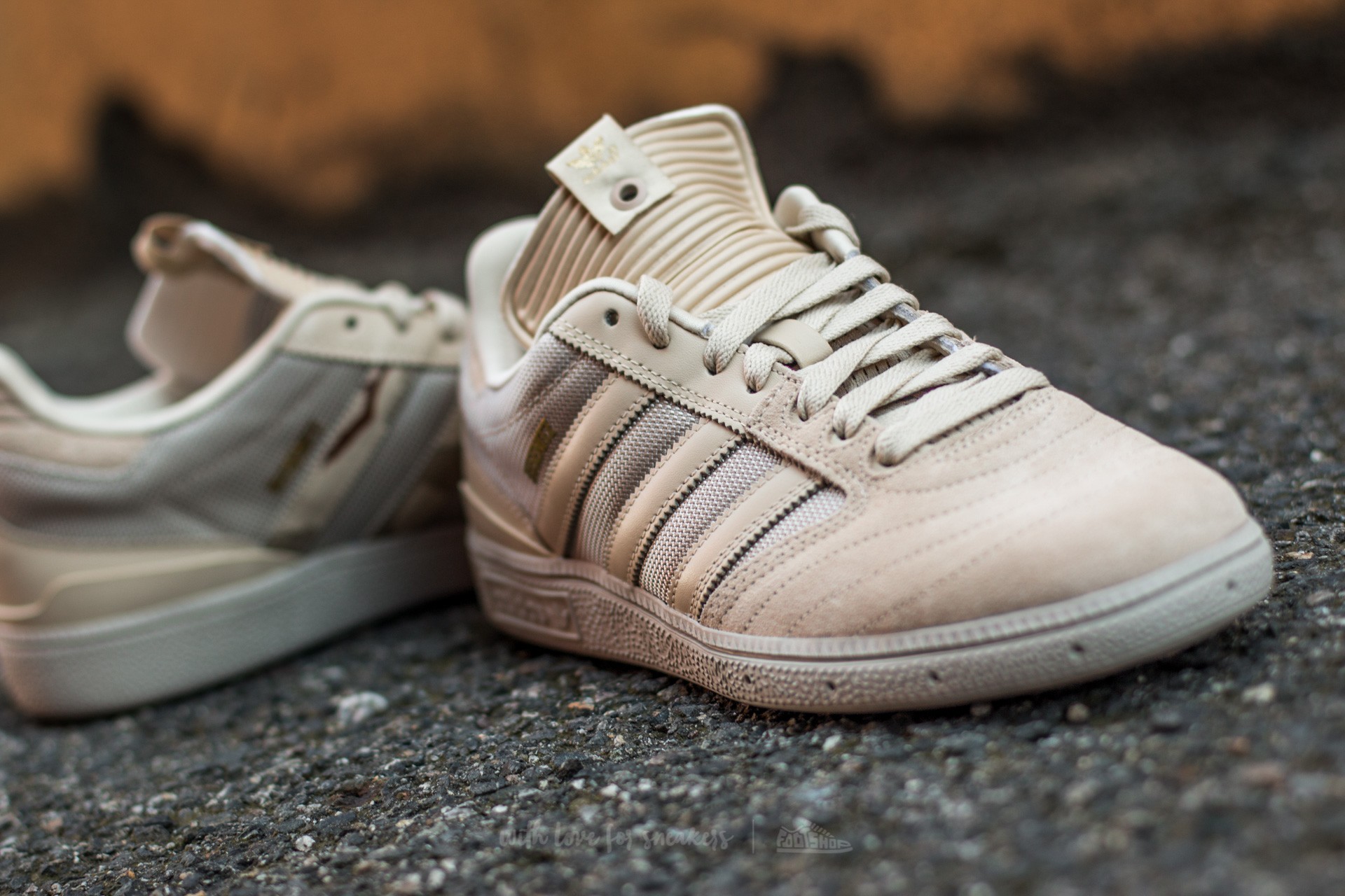 Zapatillas Hombre adidas x Undefeated Busenitz Dune/ Dune/ Gold Metalic