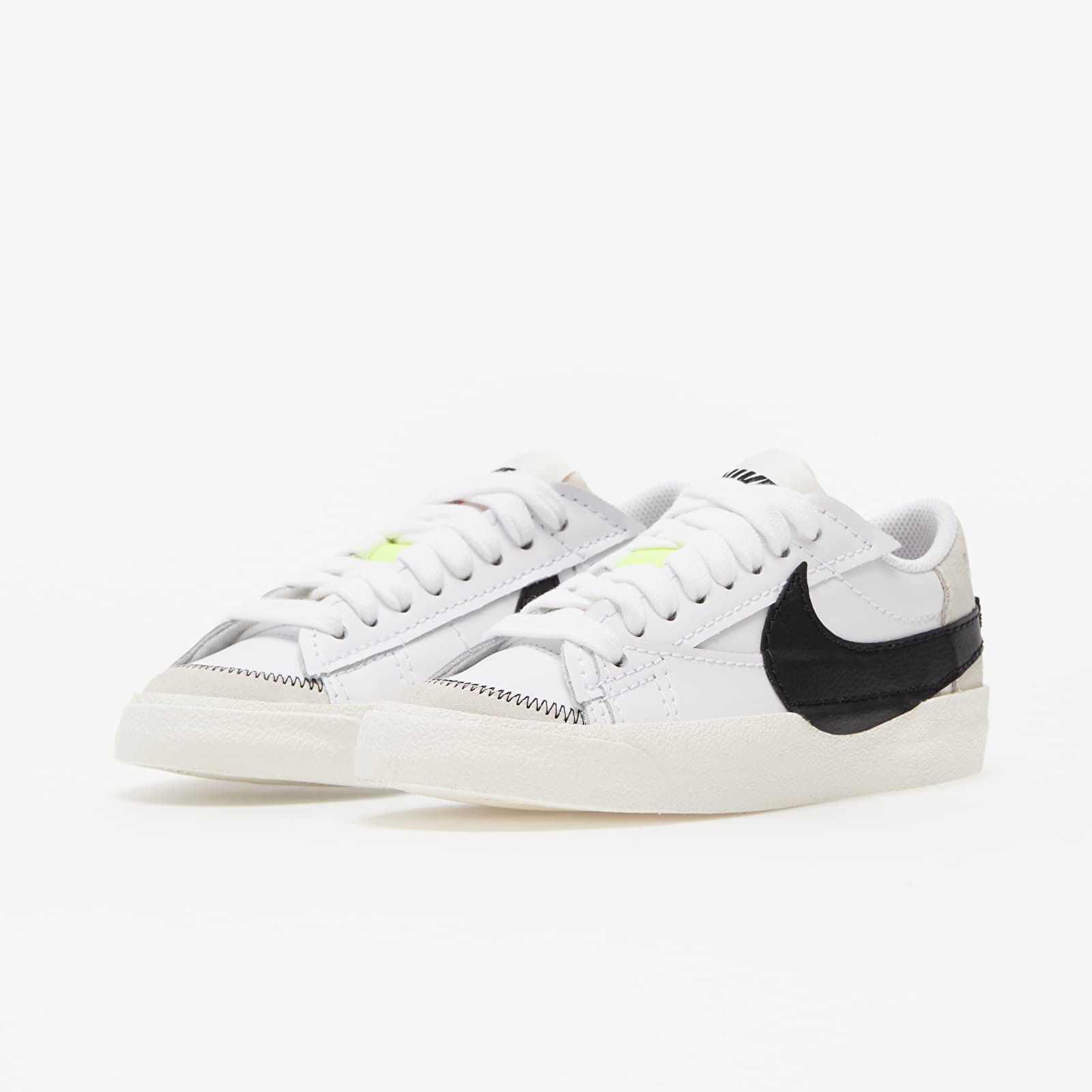 Γυναικεία παπούτσια Nike W Blazer Low '77 Jumbo White/ Black-White-Sail