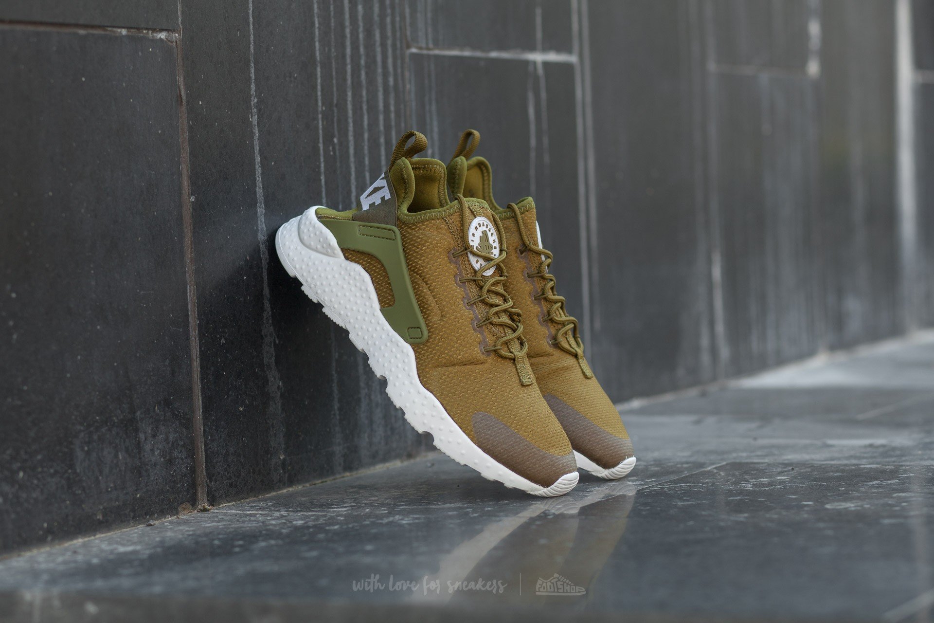 Nike air huarache 2025 run ultra olive