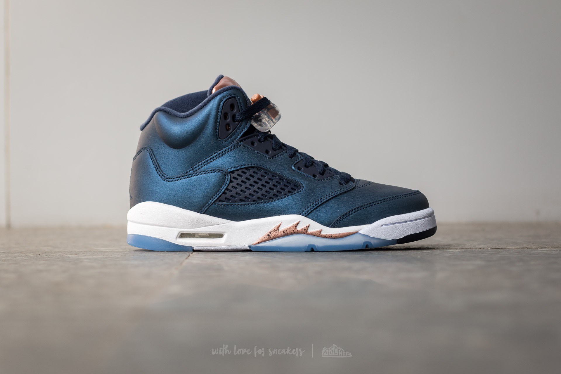 Jordan clearance obsidian mujer