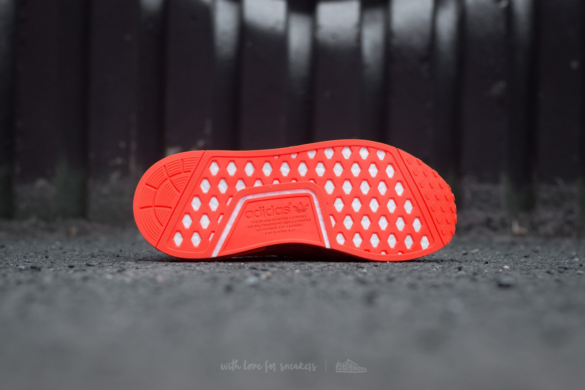 Nmd mens 2025 solar red