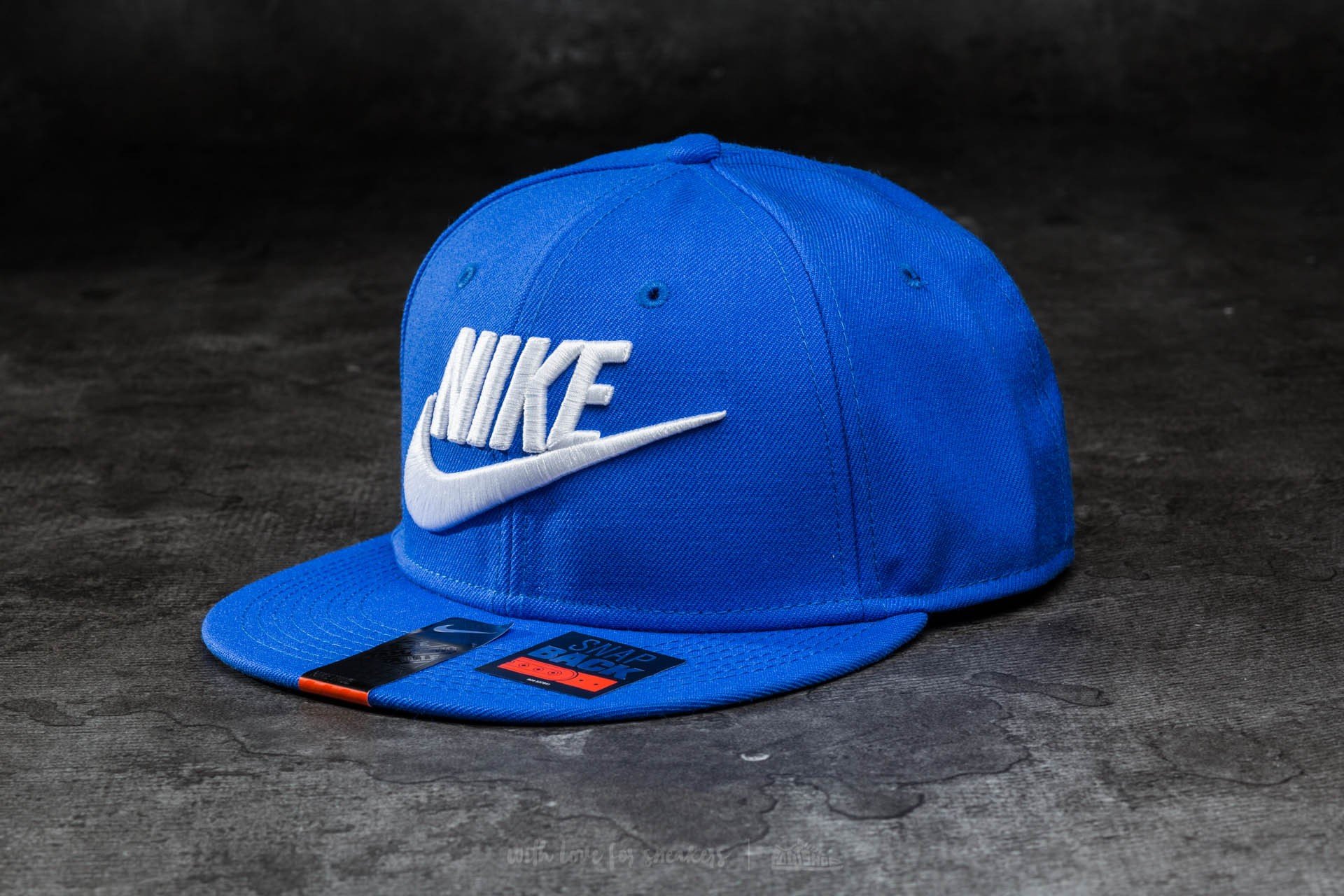 Royal blue nike hat outlet