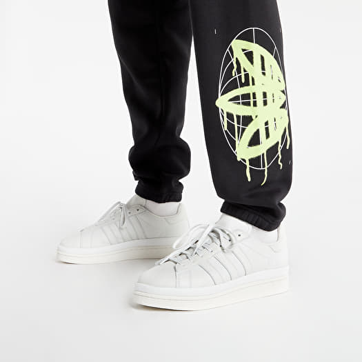 Hosen und Jeans adidas Graphics Behind The Trefoil Pants Black Footshop