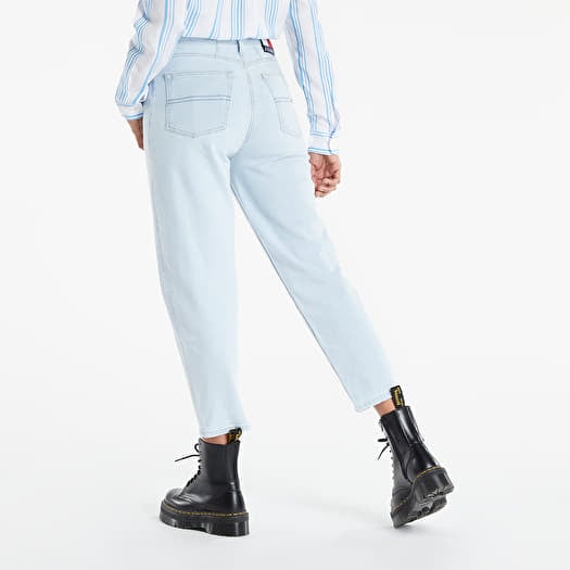 Tapered leg shop mom jeans