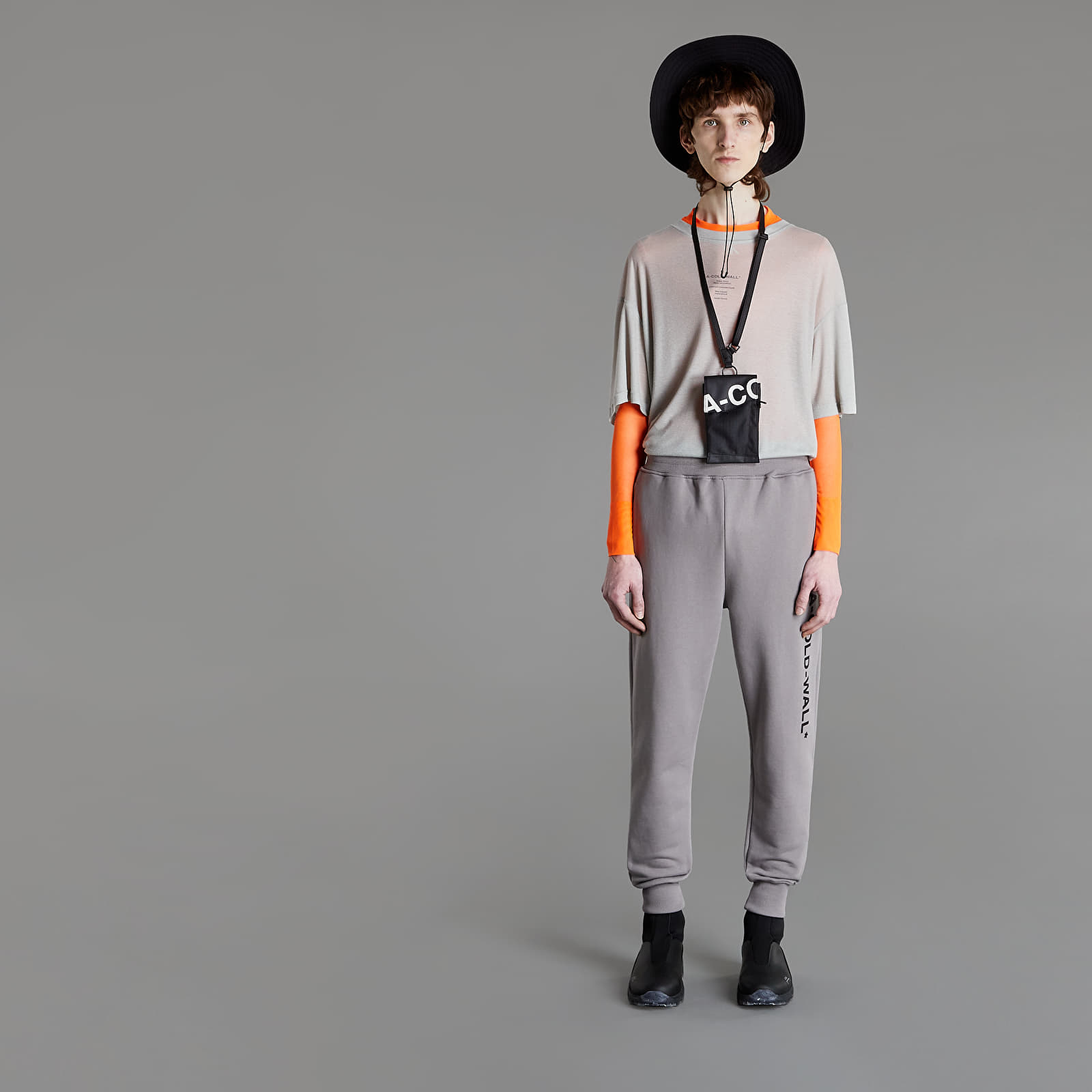 Farmerek és nadrágok A-COLD-WALL* Essential Logo Sweatpants Slate Grey