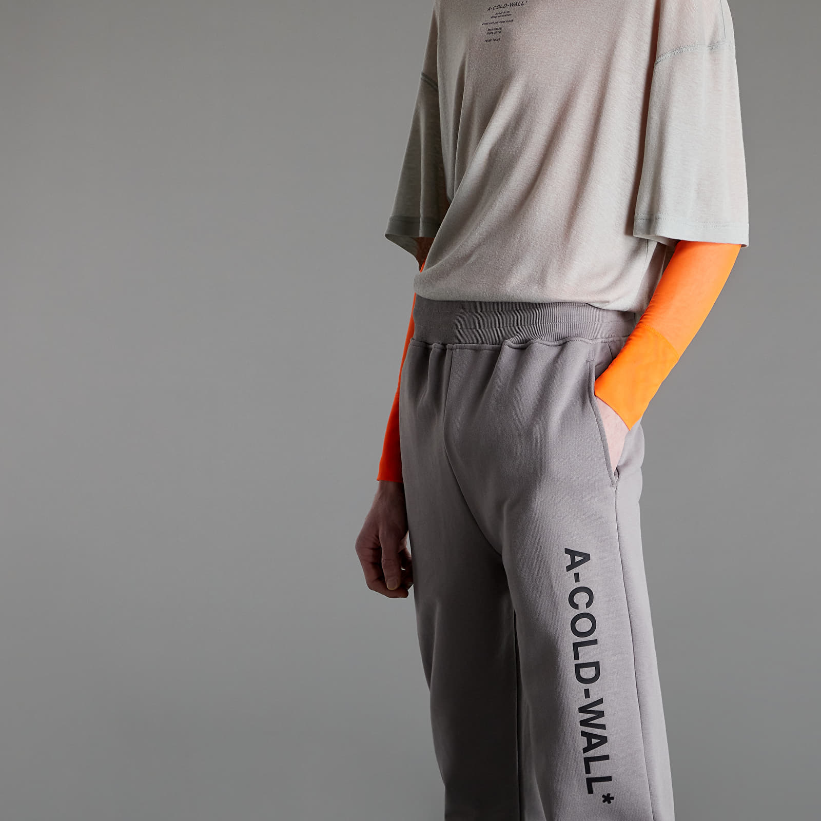 Farmerek és nadrágok A-COLD-WALL* Essential Logo Sweatpants Slate Grey