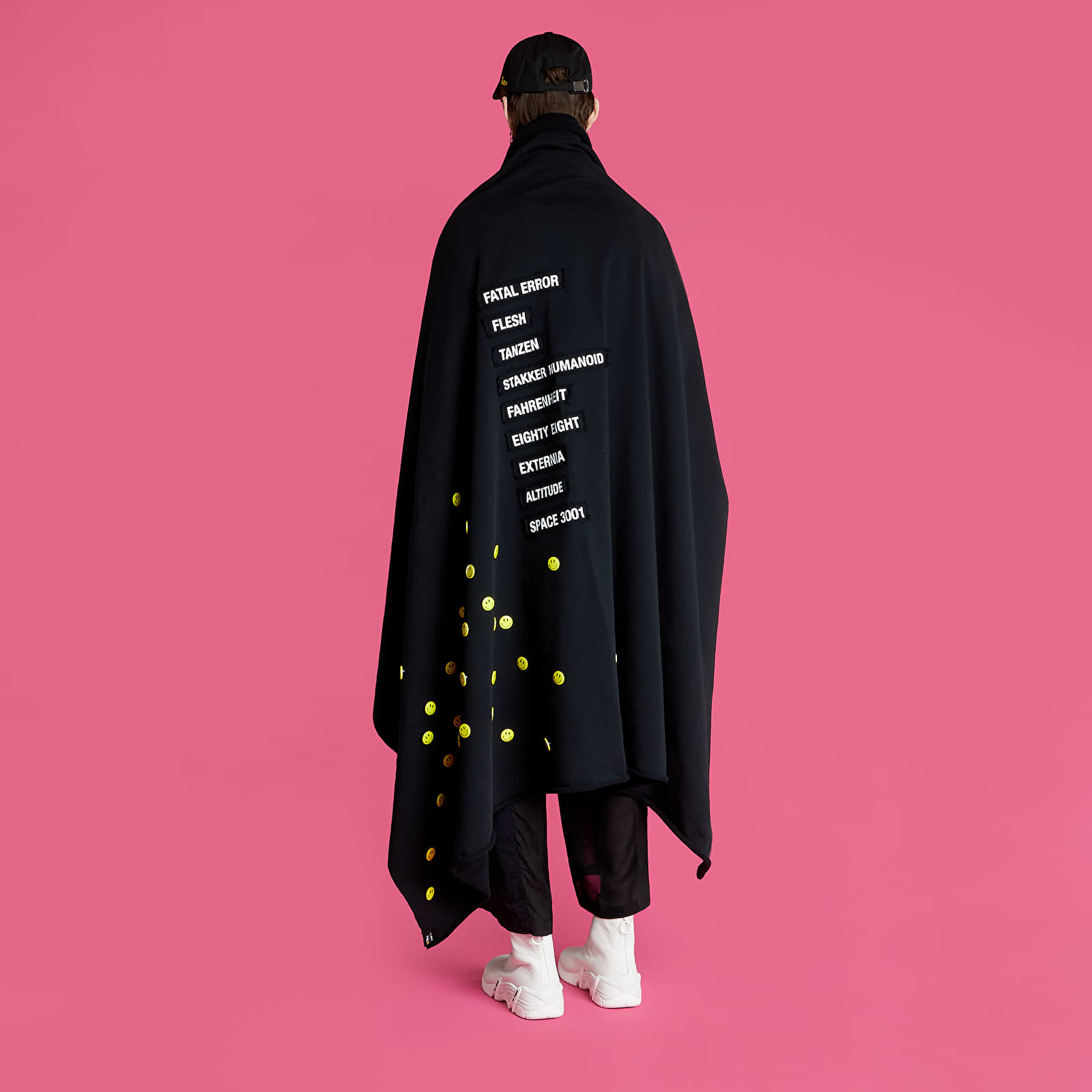 RAF SIMONS Fleece Blanket With Pins And Badges Black - 2 | YEO