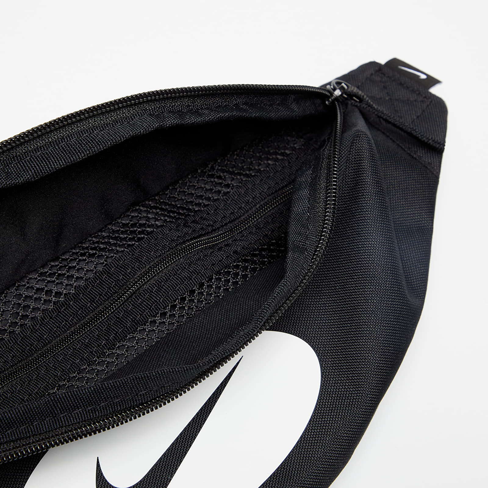 Gürteltaschen Nike Heritage Hip Pack Black/ Black/ Summit White