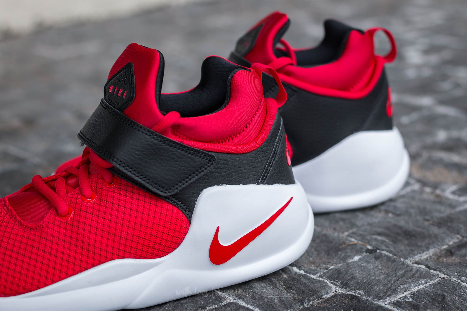 Women s shoes Nike Kwazi GS University Red Black Footshop