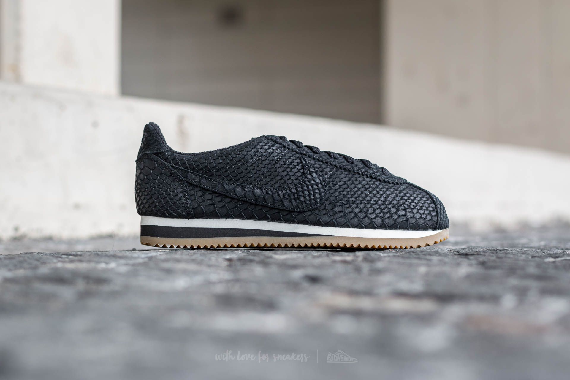 Nike cortez leather premium black discount gum