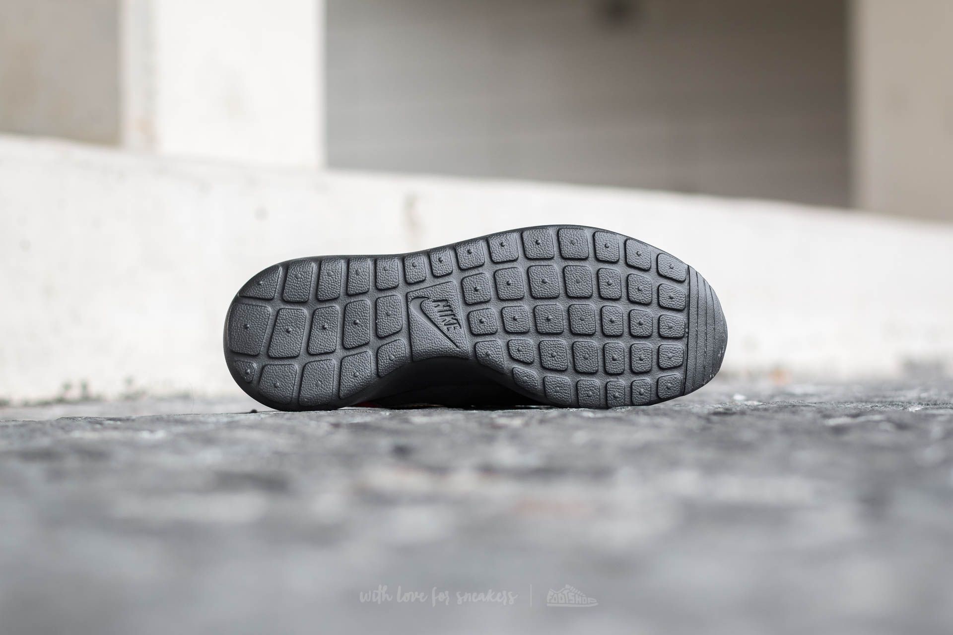 Nike air roshe all black cheap