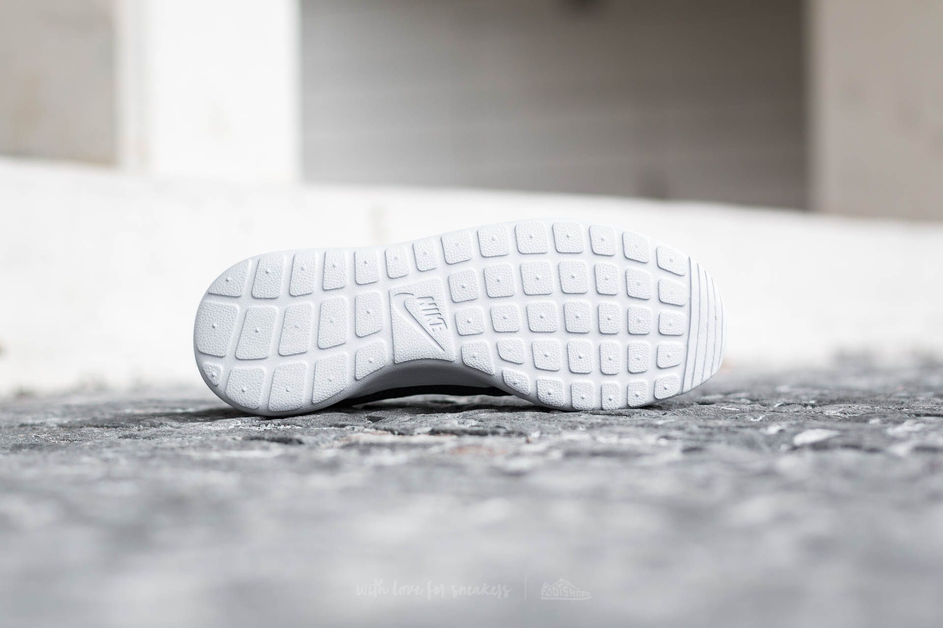 Men s shoes Nike Roshe One SE Black Anthracite Dark Grey Footshop