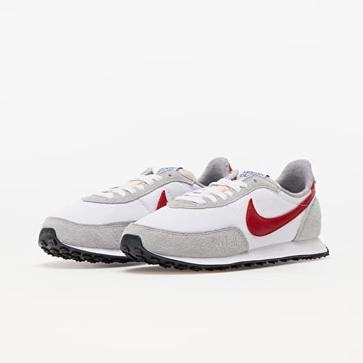 Nike red top tick trainers