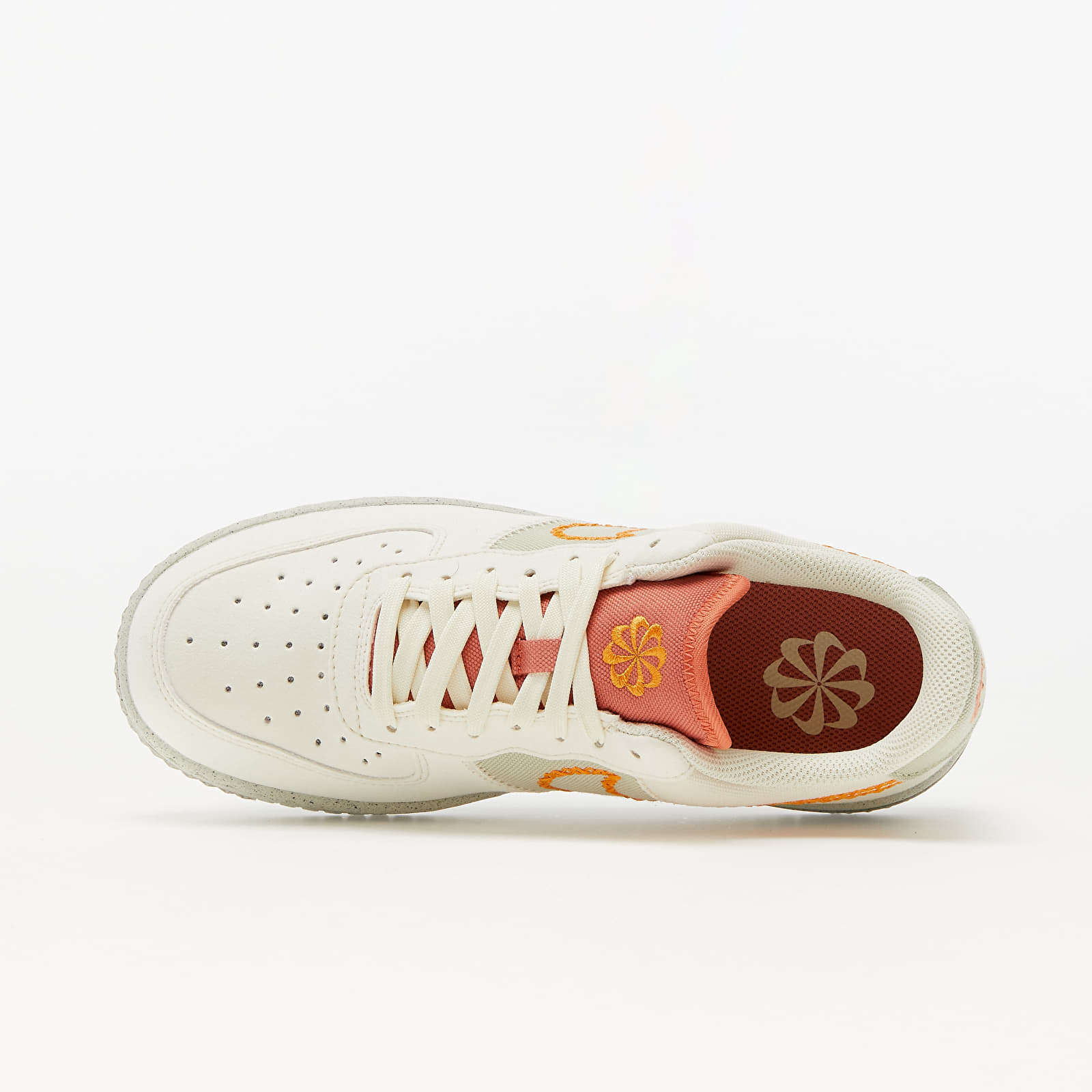Chaussures et baskets femme Nike W Air Force 1 07 Low Coconut Milk Light Curry Olive Aura Footshop