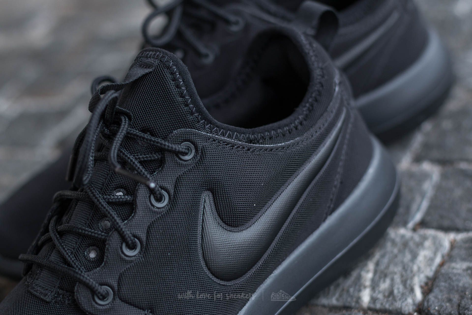 Roshe two deals triple black mens