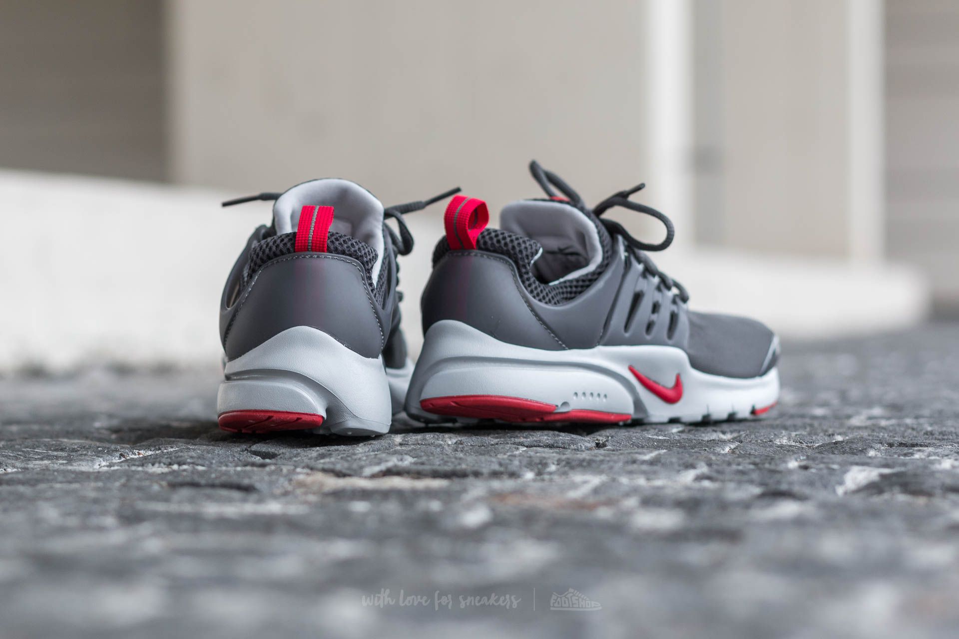 Chaussures et baskets femme Nike Presto GS Anthracite Gym Red Wolf Grey Footshop