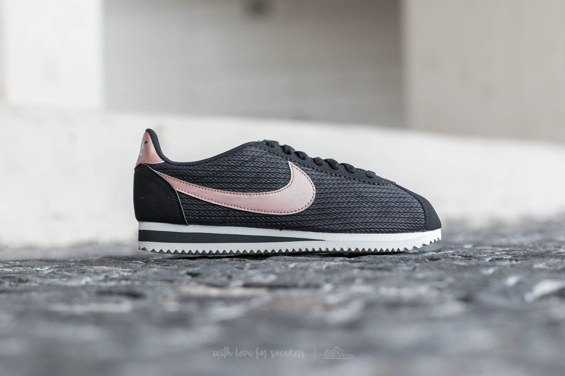 Női cipők Nike W Classic Cortez Leather Lux Black/ Metalic Red Bronze-Sail