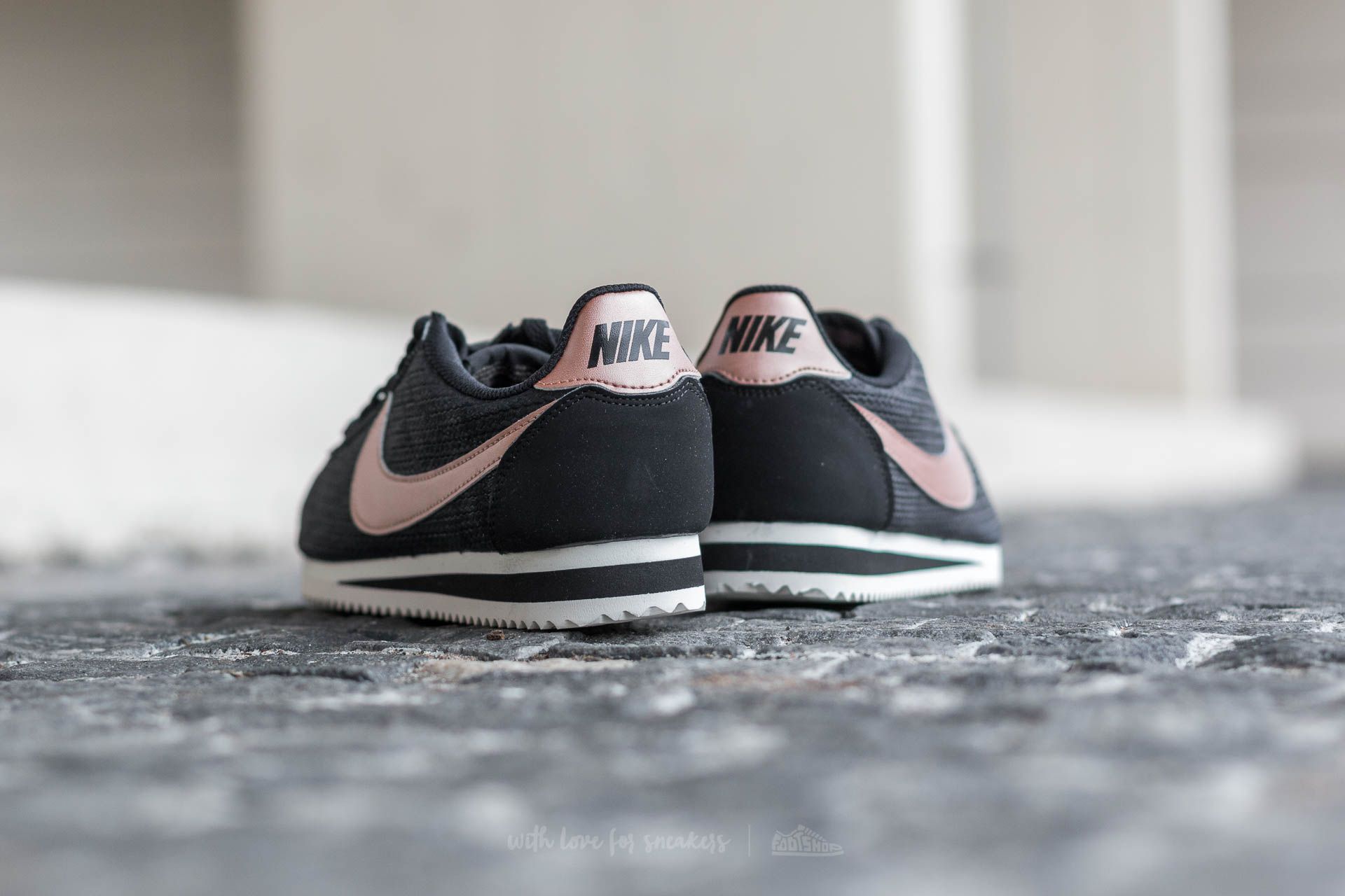 Női cipők Nike W Classic Cortez Leather Lux Black/ Metalic Red Bronze-Sail