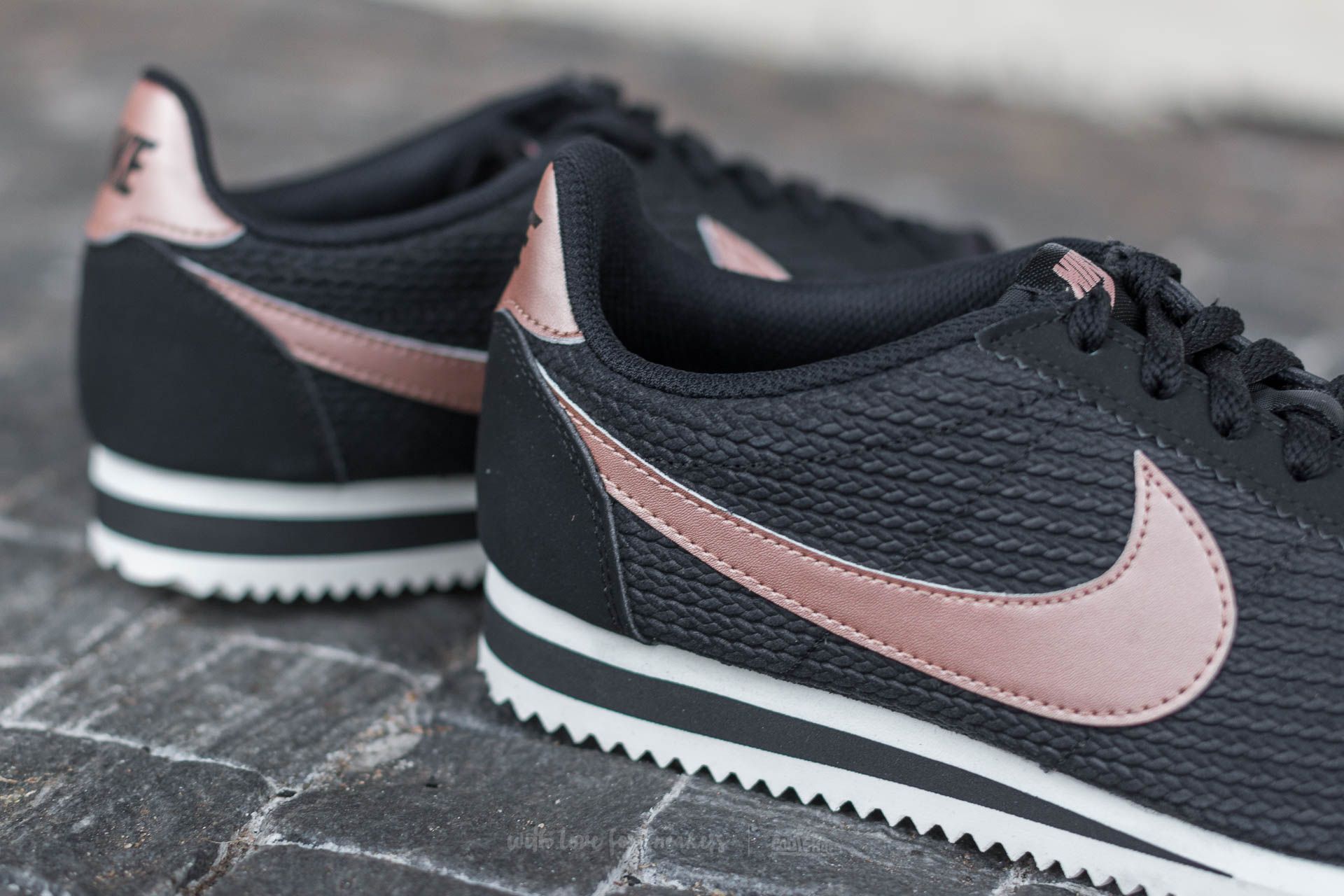 Női cipők Nike W Classic Cortez Leather Lux Black/ Metalic Red Bronze-Sail