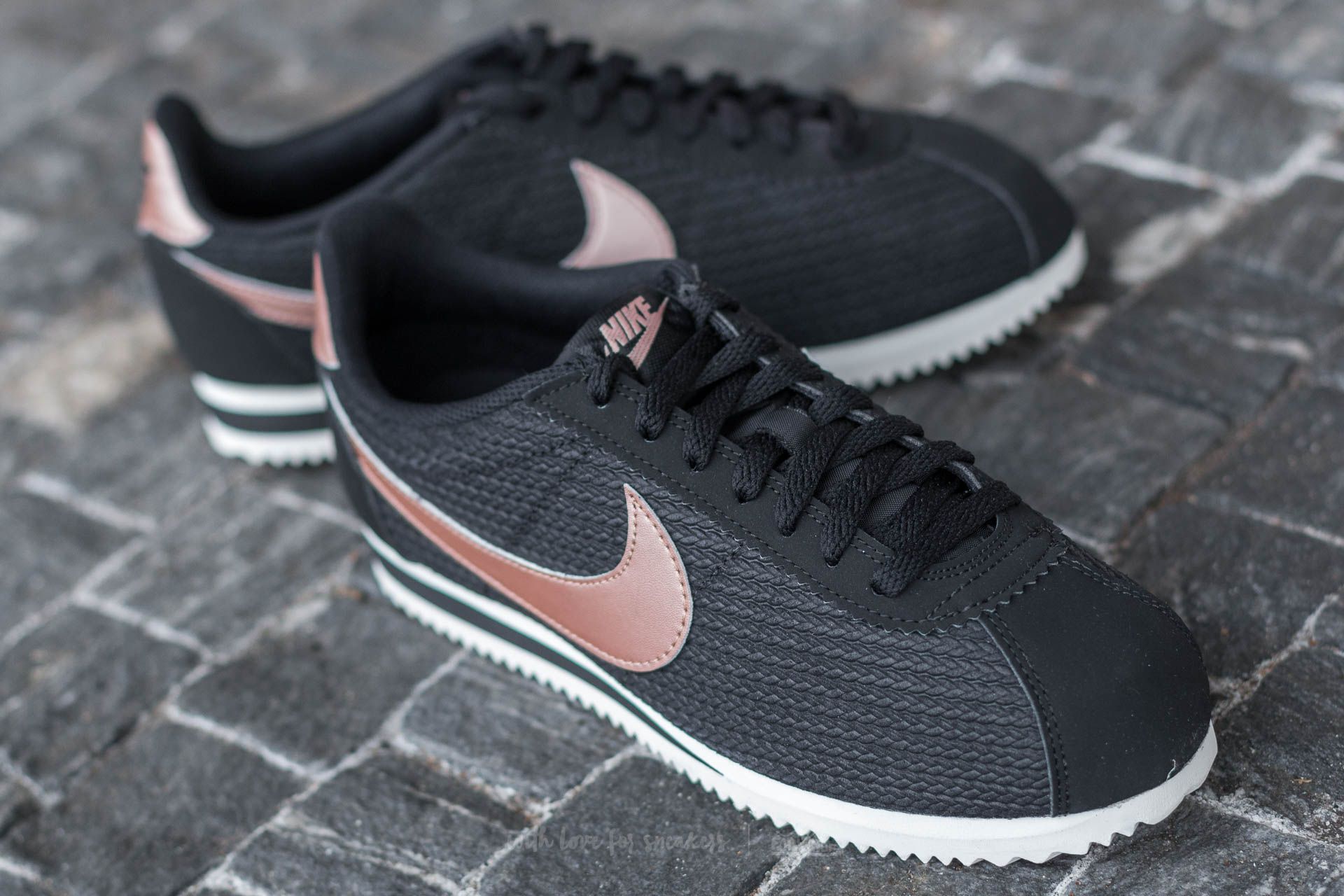 Női cipők Nike W Classic Cortez Leather Lux Black/ Metalic Red Bronze-Sail