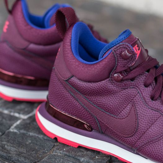 Nike internationalist night maroon hotsell