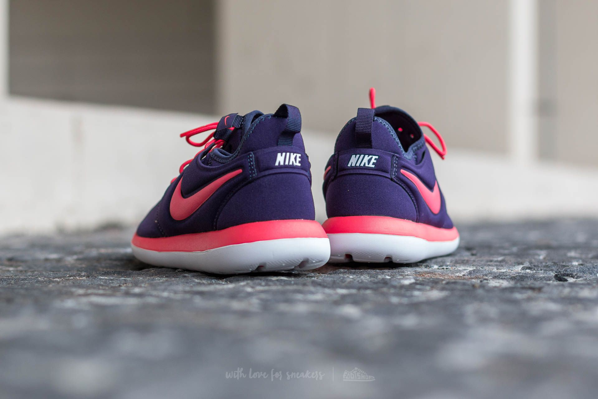 Roshe two red deals