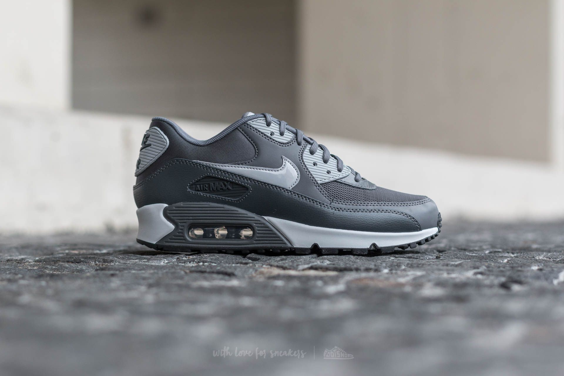 Buty damskie Nike Wmns Air Max 90 Essential Dark Grey/ Wolf Grey-Anthracite