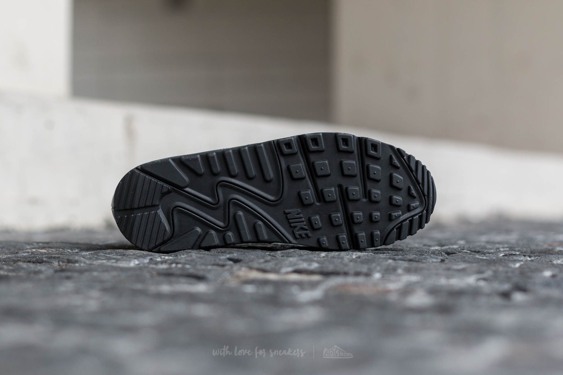 Buty damskie Nike Wmns Air Max 90 Essential Dark Grey/ Wolf Grey-Anthracite