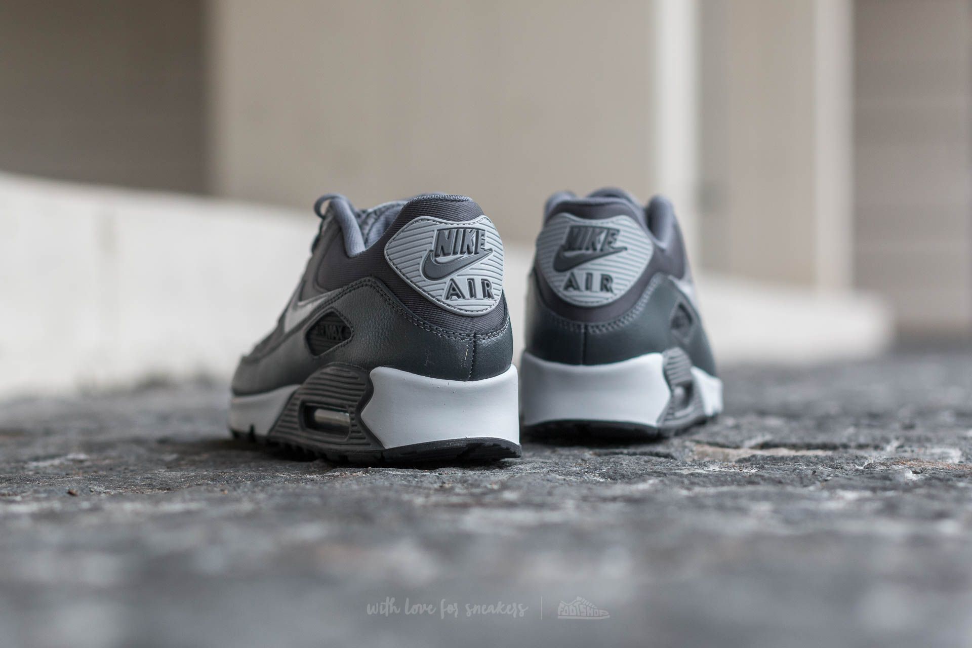 Buty damskie Nike Wmns Air Max 90 Essential Dark Grey/ Wolf Grey-Anthracite