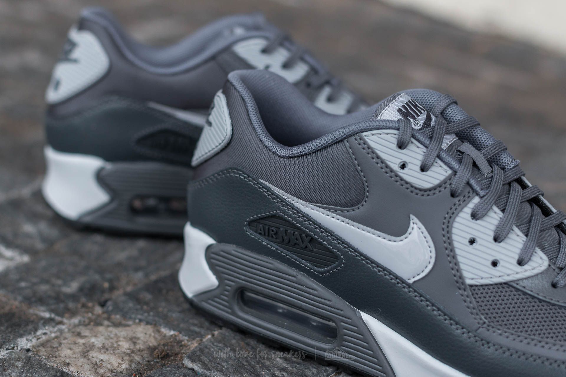Buty damskie Nike Wmns Air Max 90 Essential Dark Grey/ Wolf Grey-Anthracite