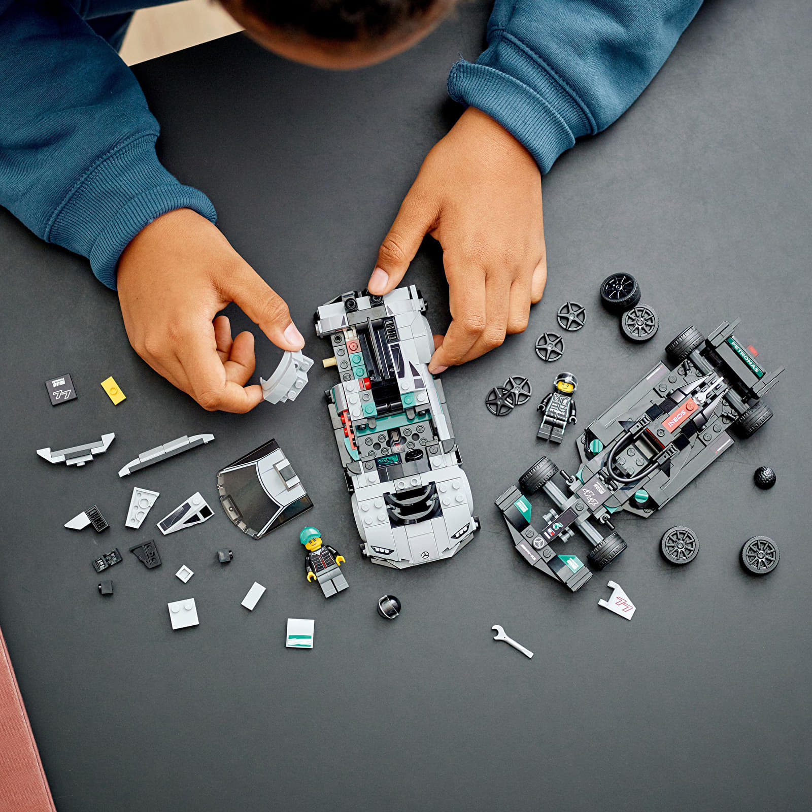 Zestawy LEGO® LEGO®️ Speed Champions 76909 Mercedes-AMG F1 W12 E Performance e Mercedes-AMG Project One