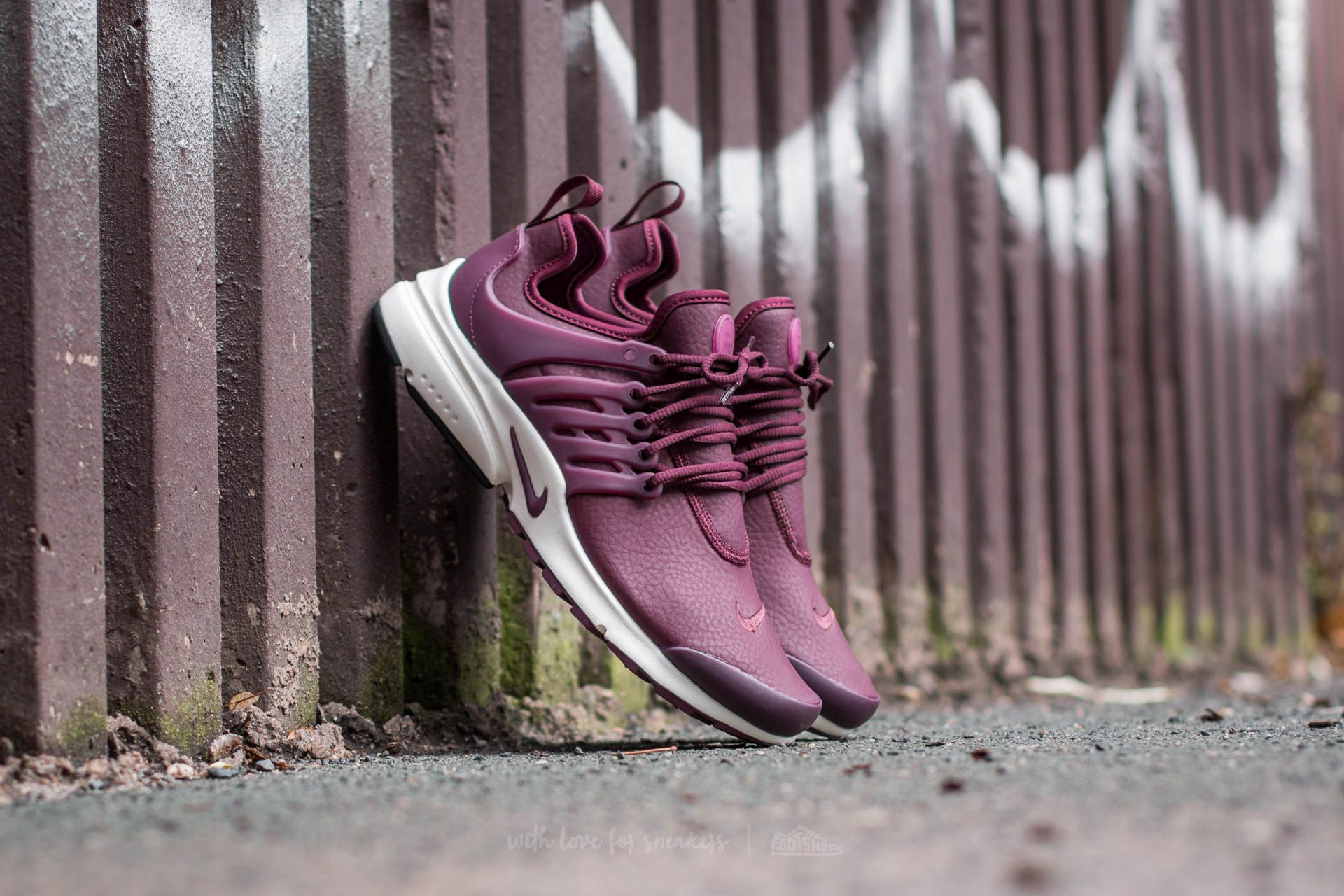 Nike air presto premium maroon 2025