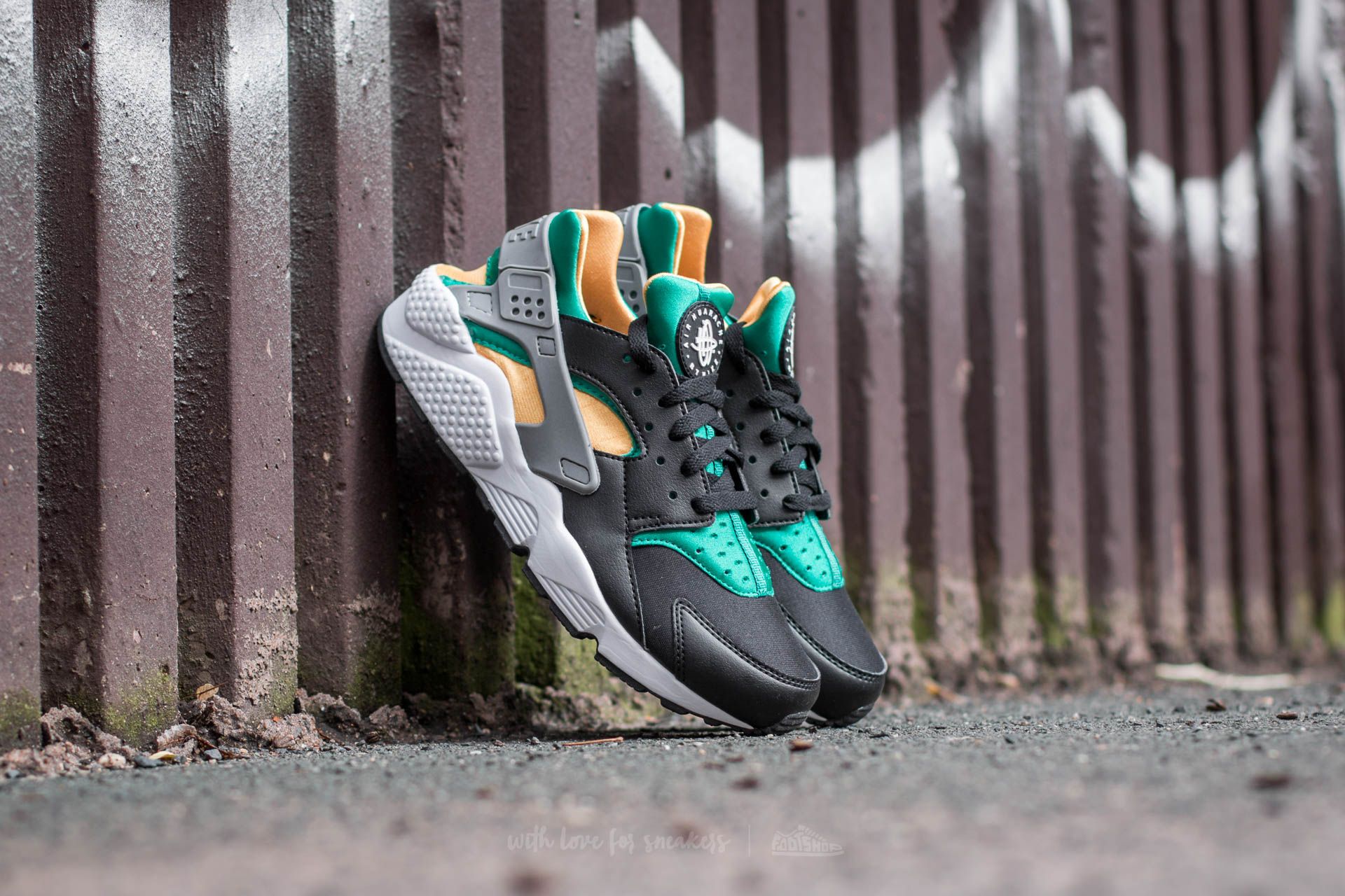 Men's shoes Nike Air Huarache Black/ White-Emerald-Resin