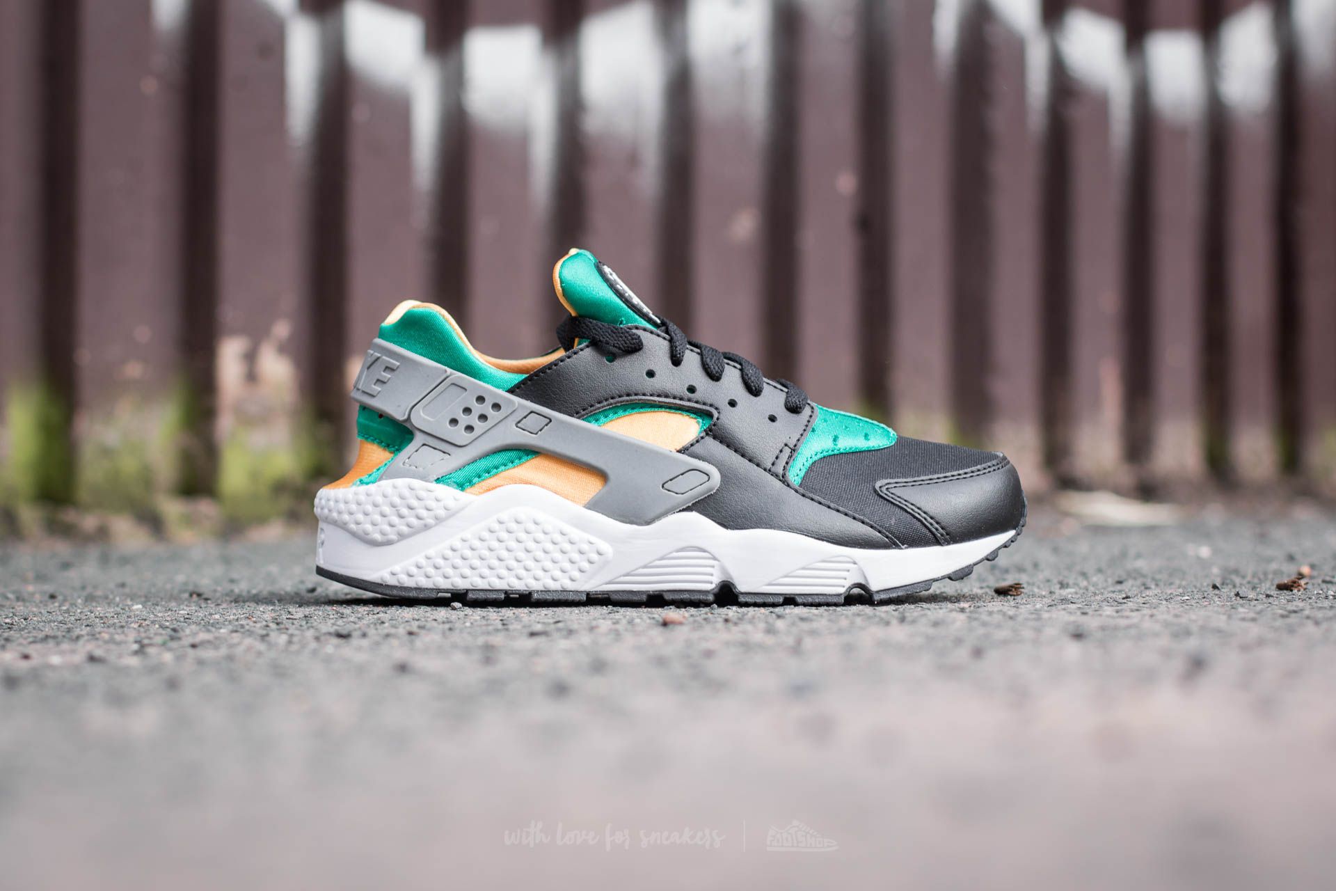 Men's shoes Nike Air Huarache Black/ White-Emerald-Resin