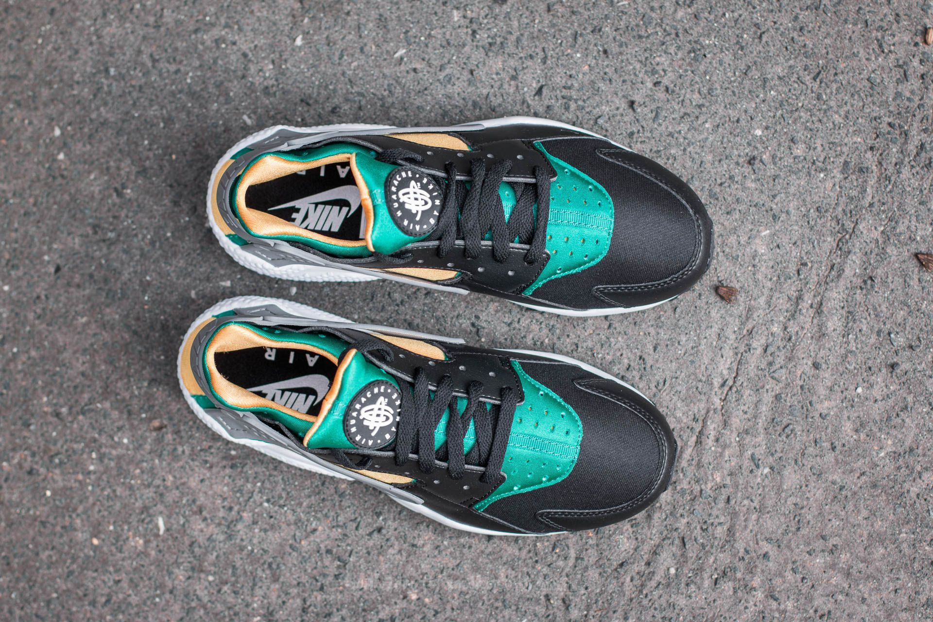 Men's shoes Nike Air Huarache Black/ White-Emerald-Resin