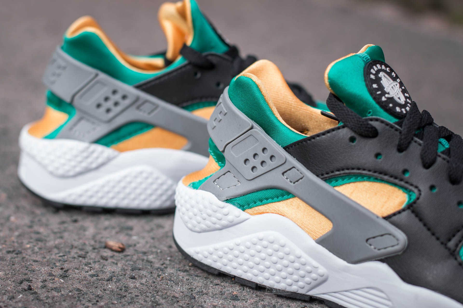 Men's shoes Nike Air Huarache Black/ White-Emerald-Resin