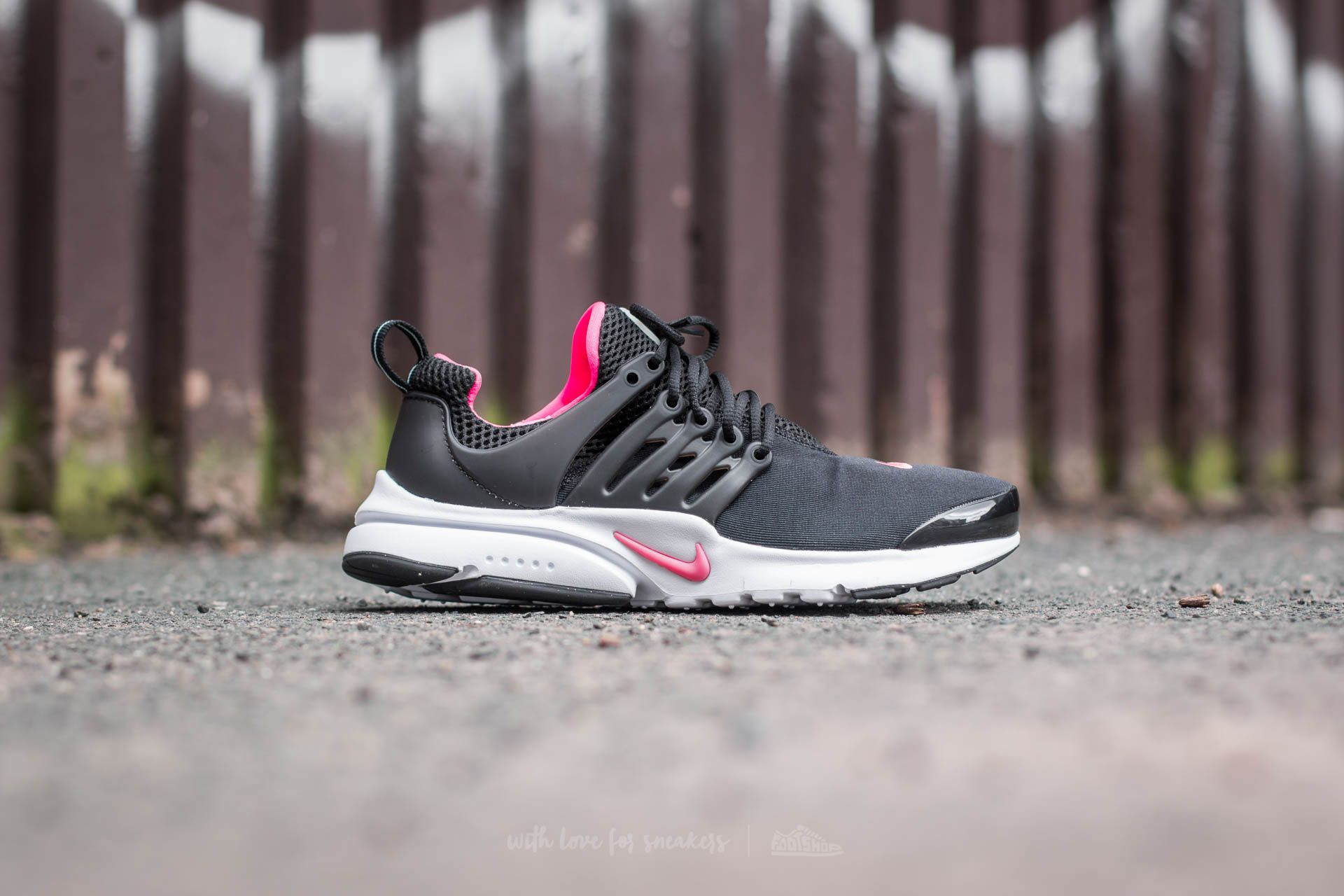 Black and pink prestos discount