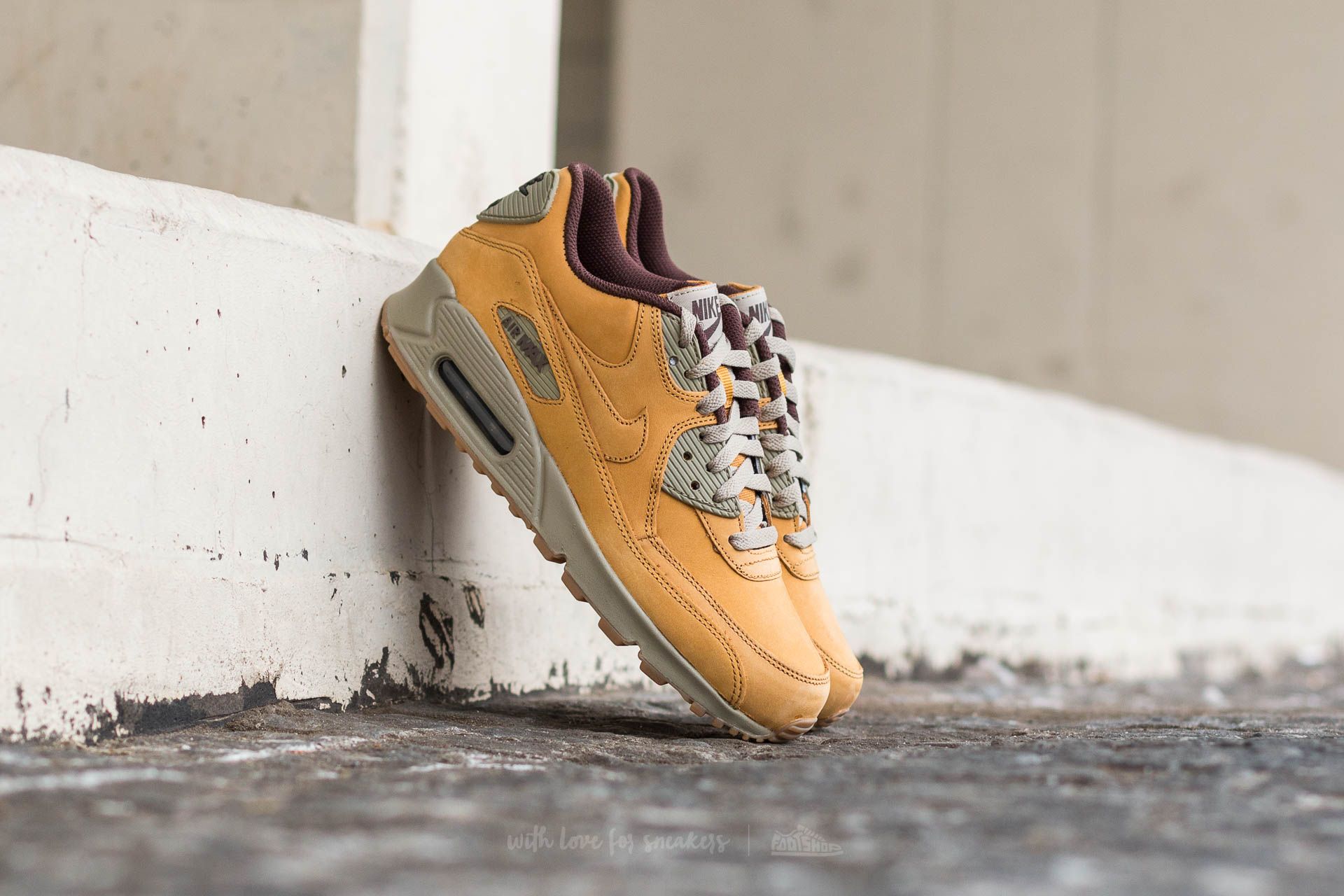 Air max 90 brown suede clearance