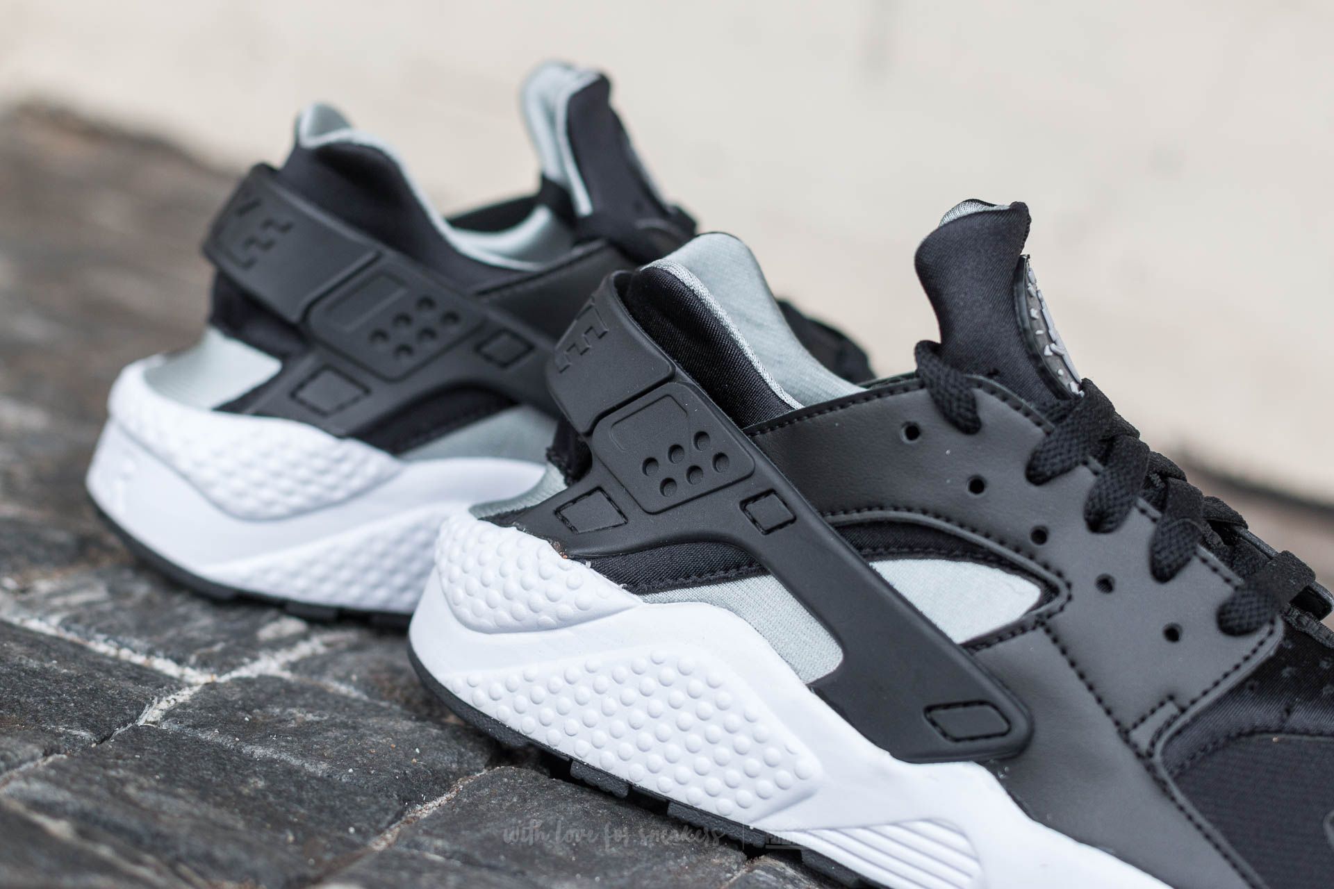 Black and silver sales huaraches