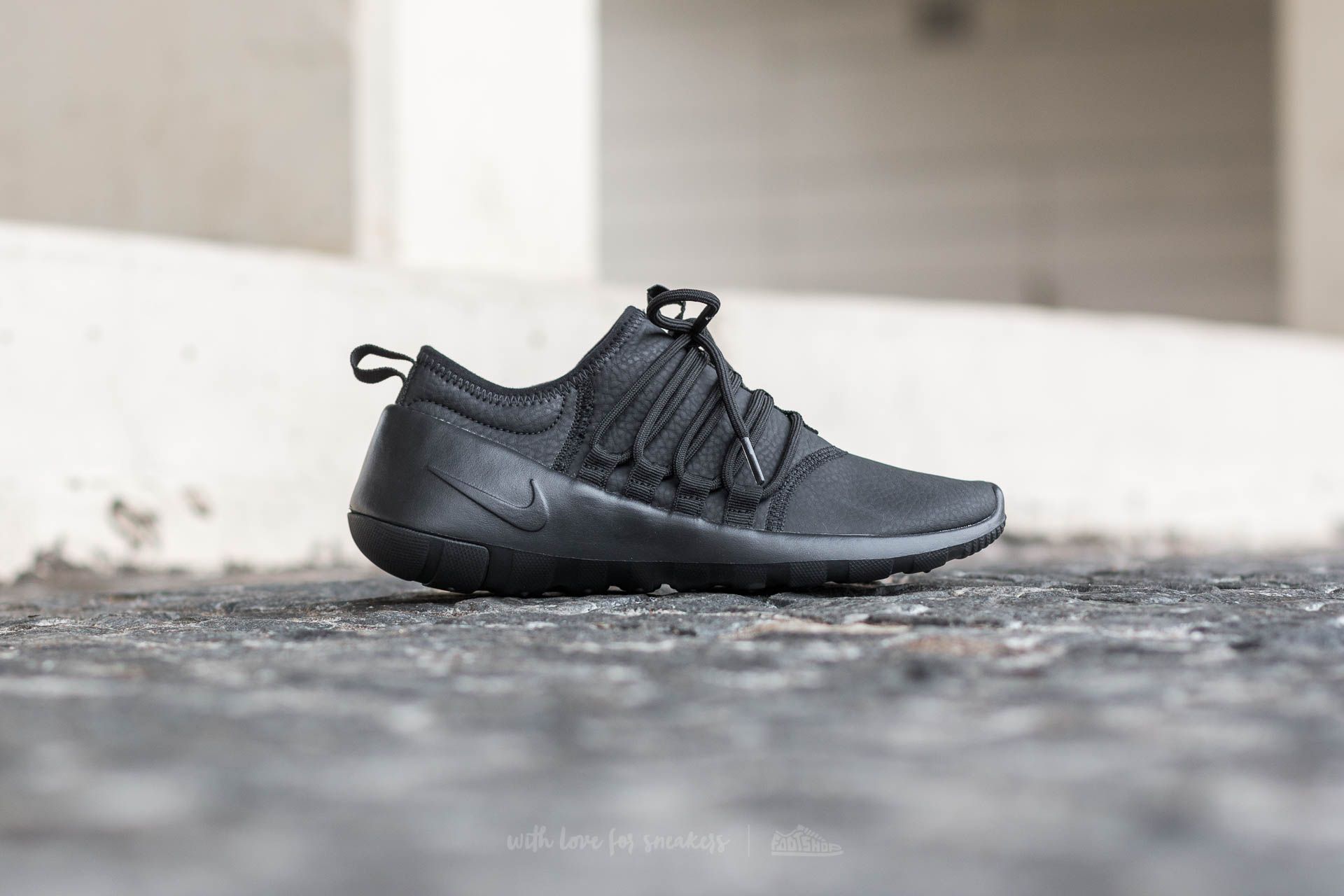 Women's shoes Nike Wmns Payaa Premium Black/ Black