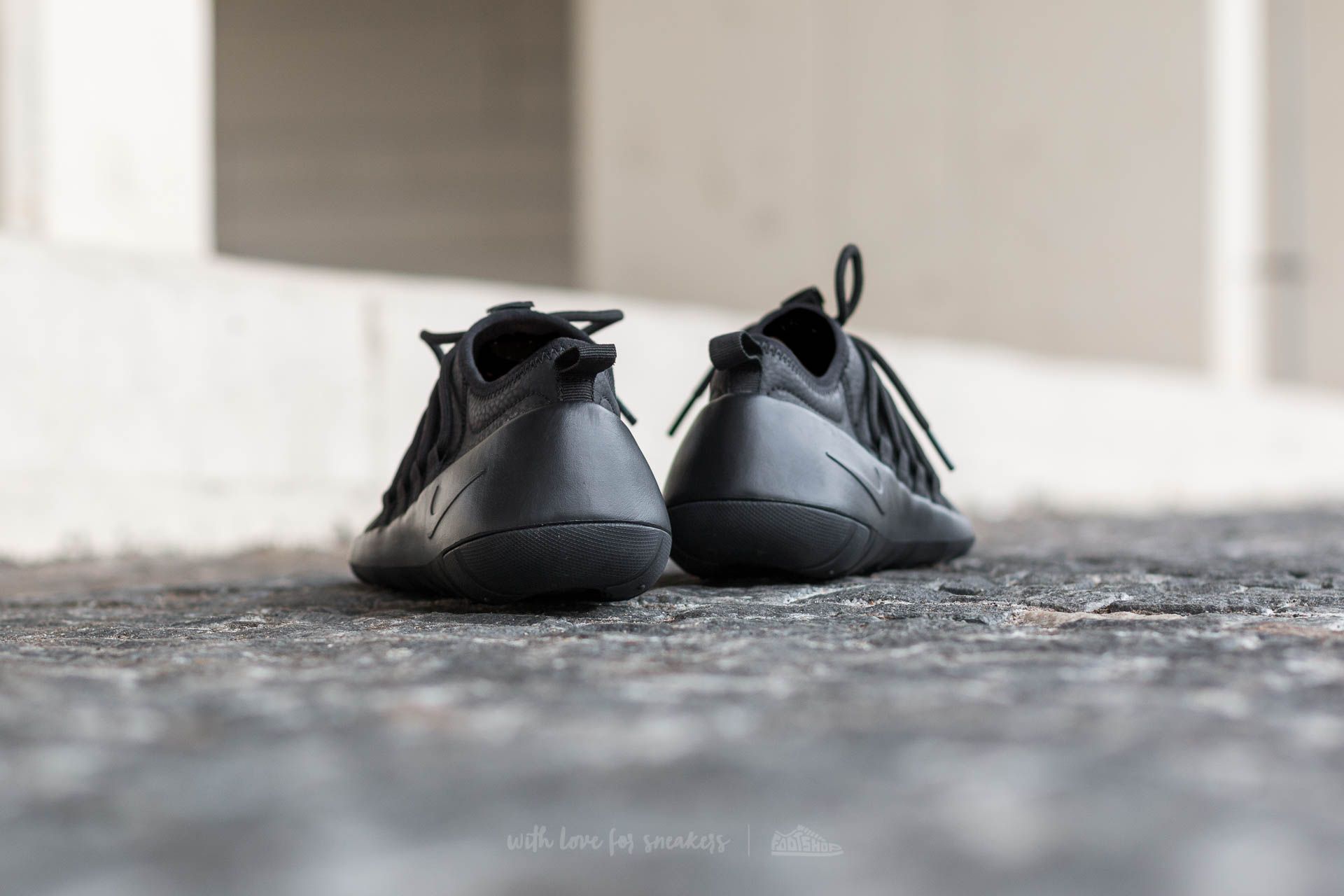 Women's shoes Nike Wmns Payaa Premium Black/ Black