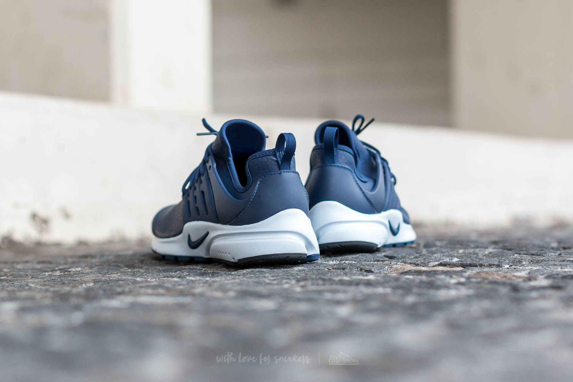 Nike air presto navy blue womens top