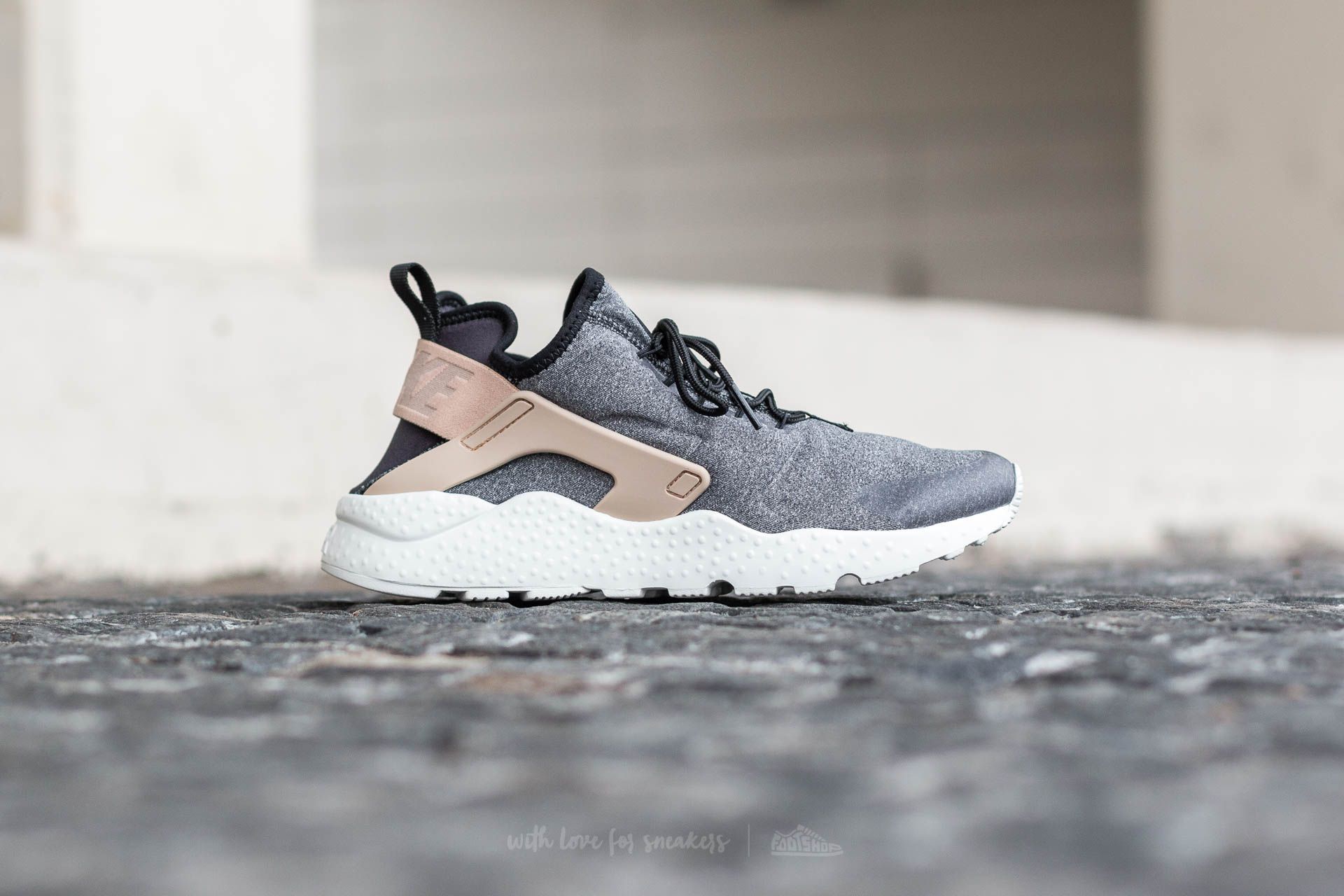 Tan nike huarache top