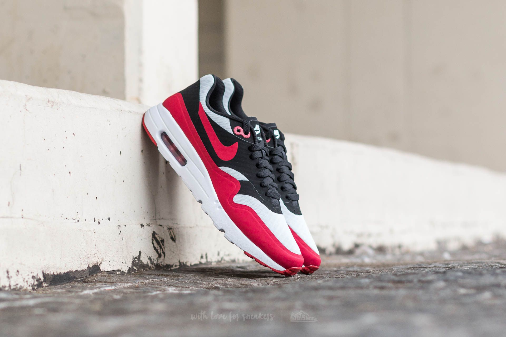 Herren Sneaker und Schuhe Nike Air Max 1 Ultra Essential Pure Platinum Gym Red Black Footshop