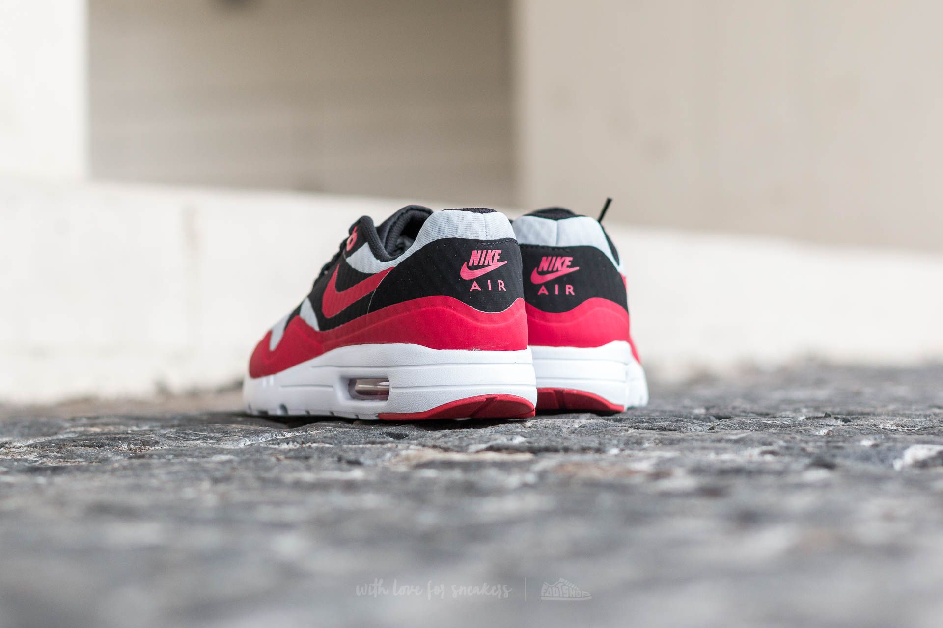 Nike air max 1 premium pure platinum e amp; black sale
