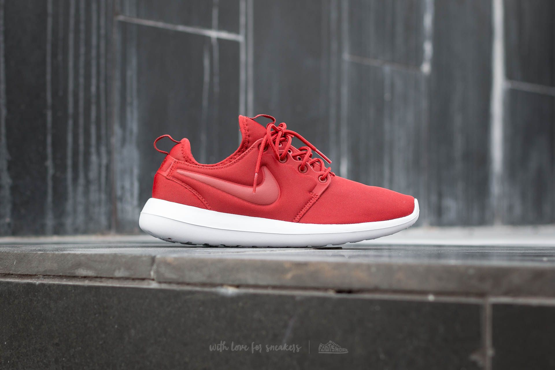 Roshe two red clearance