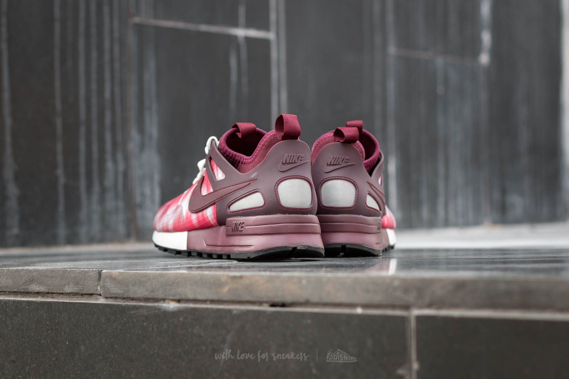 Zapatillas mujer Nike W Air Pegasus 89 Tech Print Night Maroon